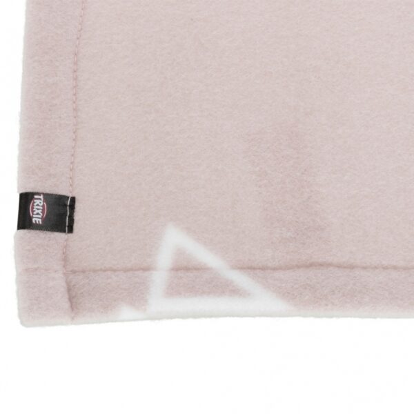 Dieser hochwertige Fleece aus Polyester ist perfekt für Allergiker geeignet und bietet einen angenehmen Komfort. Mit einer Größe von ca. 100 x 70 cm ist dieser Fleece ideal für den Einsatz zu Hause oder unterwegs. Die stilvolle Farbe taupe fügt sich harmonisch in jede Einrichtung ein und sorgt für eine gemütliche Atmosphäre. Genießen Sie die Vorteile eines allergiefreundlichen Materials, das sowohl weich als auch pflegeleicht ist. Investieren Sie in diesen Fleece und erleben Sie die perfekte Kombination aus hoher Qualität und Funktionalität.
