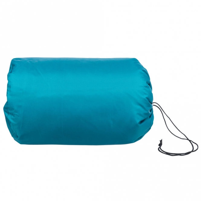 Entdecken Sie die vielseitige und praktische Liegematte mit hochwertiger Nylon-Haptik und einem weichen Plüschbezug. Diese Liegematte misst ca. 135 × 95 cm und eignet sich hervorragend für entspannte Momente drinnen und draußen. Sie ist nicht nur wasserabweisend, sondern auch waschbar bei 40°C, was die Pflege zum Kinderspiel macht. Mit ihrem platzsparenden Design lässt sich die Matte einfach zusammenrollen und im praktischen Transportbeutel verstauen – ideal für Reisen oder Ausflüge. Die stilvolle Farbkombination in petrol und grau macht sie zu einem echten Hingucker, während die Polyestervlies-Füllung für hohen Komfort sorgt. Genießen Sie höchsten Komfort und Funktionalität mit dieser hochwertigen Liegematte!