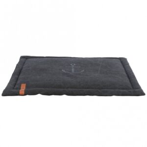 Dieser hochwertige Katzenkorb mit einer einzigartigen Canvas-Haptik bietet nicht nur Komfort, sondern auch Langlebigkeit. Der Bezug aus einer robusten Baumwoll-/Polyester-Mischung und die 3 cm dicke Polyestervlies-Füllung sorgen für eine gemütliche Liegefläche, auf der sich Ihre Katze entspannen kann. Mit einem rutschfesten Boden ist der Korb besonders sicher und stabil, ideal für jeden Raum in Ihrem Zuhause. Hergestellt in der EU, überzeugt dieser Katzenkorb durch seine hohe Qualität und ist in elegantem Schwarz gehalten. Die Maße von ca. 100 × 70 cm machen ihn zum perfekten Rückzugsort für Katzen aller Größen. Zudem unterstützen Sie mit dem Kauf dieses Produkts Meeresschutzprojekte, was einen wertvollen Beitrag zum Natur- und Artenschutz leistet. Gönnen Sie Ihrer Katze diesen stilvollen und praktischen Rückzugsort!