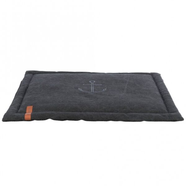 Dieser hochwertige Katzenkorb mit einer einzigartigen Canvas-Haptik bietet nicht nur Komfort, sondern auch Langlebigkeit. Der Bezug aus einer robusten Baumwoll-/Polyester-Mischung und die 3 cm dicke Polyestervlies-Füllung sorgen für eine gemütliche Liegefläche, auf der sich Ihre Katze entspannen kann. Mit einem rutschfesten Boden ist der Korb besonders sicher und stabil, ideal für jeden Raum in Ihrem Zuhause. Hergestellt in der EU, überzeugt dieser Katzenkorb durch seine hohe Qualität und ist in elegantem Schwarz gehalten. Die Maße von ca. 100 × 70 cm machen ihn zum perfekten Rückzugsort für Katzen aller Größen. Zudem unterstützen Sie mit dem Kauf dieses Produkts Meeresschutzprojekte, was einen wertvollen Beitrag zum Natur- und Artenschutz leistet. Gönnen Sie Ihrer Katze diesen stilvollen und praktischen Rückzugsort!