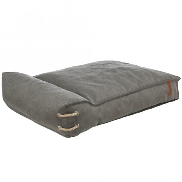 Dieser hochwertige Hundekorb vereint Komfort und Stil mit einer robusten Canvas-Haptik. Der Bezug aus einer langlebigen Baumwoll-/Polyester-Mischung ist nicht nur abnehmbar, sondern auch bei 40° C waschbar, was die Pflege besonders einfach macht. Mit einer Füllung aus 18–20 cm Silikon-/Schaumstoffflocken bietet der Korb optimalen Liegekomfort für Ihren Vierbeiner. Der rutschfeste Boden sorgt dafür, dass der Korb an Ort und Stelle bleibt, selbst wenn Ihr Hund sich bewegt. Hergestellt in der EU, ist dieser Hundekorb in einem eleganten Dunkelgrau gehalten und hat die ideale Größe von ca. 80 x 60 cm. Investieren Sie in einen Hundekorb, der sowohl hohe Qualität als auch Funktionalität bietet – perfekt für jeden Hundeliebhaber!