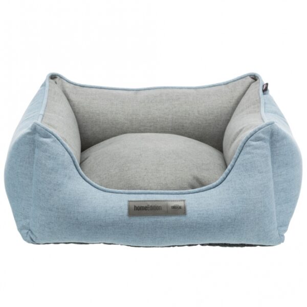 Dieser hochwertige Kissenbezug aus Webstoff in einem stilvollen hellblau/grau ist die perfekte Ergänzung für Ihr Zuhause. Der strapazierfähige Polyester-Bezug ist bei 40°C waschbar und sorgt für einfache Pflege und Langlebigkeit. Mit einer formstabilen Polyestervlies-Füllung und hoher Fülldichte bietet das Kissen optimalen Komfort und Unterstützung. Die abnehmbaren Bezüge ermöglichen eine unkomplizierte Reinigung, während der rutschfeste Boden für sicheren Halt sorgt. Mit den praktischen Maßen von ca. 60 x 50 cm und dem zusätzlichen Wendekissen-Design ist dieses Kissen nicht nur funktional, sondern auch ein echter Blickfang in jedem Raum. Holen Sie sich jetzt dieses günstige und hochwertige Kissen für Ihr Zuhause!