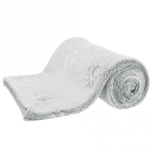 Entdecken Sie unser hochwertiges Softfleece-Kissen aus Polyester, das speziell für Allergiker geeignet ist. Mit seinen praktischen Maßen von ca. 75 x 50 cm bietet es optimalen Komfort und Unterstützung. Das Kissen ist waschbar bei 60°C, was eine einfache Reinigung und Pflege gewährleistet. In einem eleganten hellgrau fügt es sich harmonisch in jede Einrichtung ein. Gönnen Sie sich das beste Kissen für erholsame Nächte und genießen Sie höchsten Schlafkomfort – ideal für Allergiker und alle, die Wert auf Qualität legen.