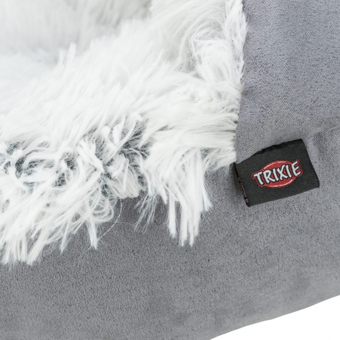 Dieser stilvolle und bequeme Velours-Langhaar-Plüsch-Sessel ist der perfekte Ort zum Entspannen. Mit seinem hochwertigen Polyester-Bezug und der komfortablen Polyestervlies-/Schaumstoff-Füllung bietet er optimalen Sitzkomfort und Unterstützung. Das fest integrierte Kissen sorgt für zusätzlichen Komfort, während der rutschfeste Boden Stabilität gewährleistet, sodass Sie sich entspannt zurücklehnen können. Pflegeleicht ist dieser Sessel ebenfalls, da er einfach per Handwäsche gereinigt werden kann. In der eleganten Farbkombination grau/weiß-schwarz und mit einem Durchmesser von ca. 55 cm fügt er sich harmonisch in jedes Wohnambiente ein und ist die ideale Wahl für alle, die Wert auf hohe Qualität und Funktionalität legen.