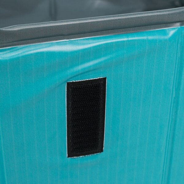 Dieser vielseitige und praktische Aufstellpool überzeugt durch seinen mühelosen Auf- und Abbau, ganz ohne Luftpumpe. Die stabile Wandkonstruktion aus hochwertigem MDF sorgt für eine lange Lebensdauer und Sicherheit beim Spielen. Der rutschfeste Boden im Inneren bietet zusätzlichen Komfort und Schutz, damit die Kleinen unbesorgt planschen können. Mit einem eleganten Design in Petrol und Grau fügt sich der Pool harmonisch in jeden Garten ein. Die großzügigen Maße von ca. ø 160 × 30 cm machen ihn ideal für stundenlangen Badespaß. Investieren Sie in hochwertige Freizeitgestaltung für Ihre Familie – ein günstiger und praktischer Pool für unvergessliche Sommertage!