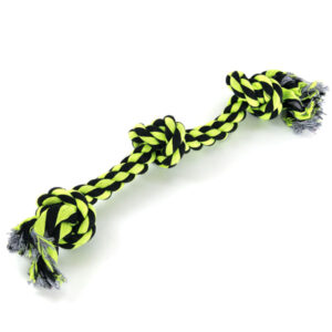 Das XXL-Kauseil ist das perfekte Spielzeug für Ihren Hund, ideal für Zerrspiele, Apportieren und als Kauspielzeug. Mit einer Dicke von ca. 5 cm und einer Länge von ca. 75 cm bietet es optimale Spielmöglichkeiten und sorgt gleichzeitig für eine gründliche Zahnreinigung. Hergestellt aus reiner Baumwolle, die gedreht und geknotet ist, garantiert dieses hochwertige Kauseil Langlebigkeit und Sicherheit für Ihren Vierbeiner. Der Knotendurchmesser von ca. 12 cm sorgt dafür, dass Ihr Hund gut greifen kann. Gönnen Sie Ihrem Hund das beste Spielzeug und fördern Sie gleichzeitig seine Zahngesundheit mit diesem vielseitigen und robusten XXL-Kauseil!