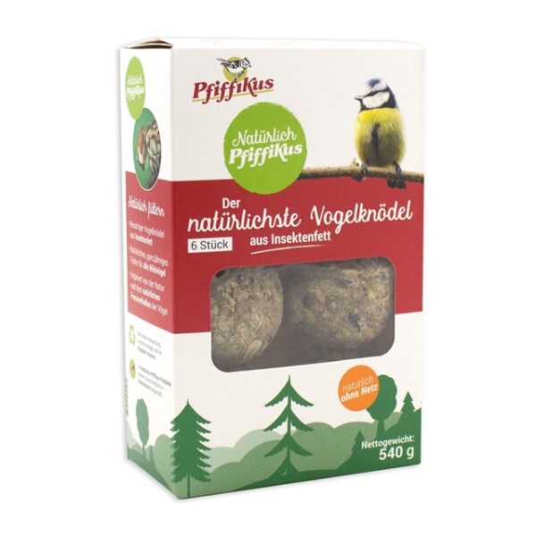 Entdecken Sie jetzt die neuen Vogelknödel von Natürlich Pfiffikus! Diese hochwertigen Vogelknödel sind in praktischen Faltschachteln mit 6, 18 oder 45 Stück erhältlich, sodass Sie die perfekte Menge für Ihre gefiederten Freunde wählen können. Unsere Vogelknödel sind ohne Netz hergestellt und lassen sich einfach im passenden Futterspender verfüttern, was nicht nur praktisch, sondern auch nachhaltig ist. Mit einer sorgfältigen Auswahl an Inhaltsstoffen wie Getreide, Ölen und Fetten, Saaten, Nüssen und Mineralstoffen bieten sie eine gesunde und nahrhafte Fütterung für Wildvögel. Gönnen Sie Ihren Vögeln das Beste und unterstützen Sie gleichzeitig die Umwelt mit den umweltfreundlichen Vogelknödeln von Natürlich Pfiffikus!