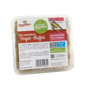Das Natürlich Pfiffikus Vogel-Buffet mit Beeren ist der ideale Fettfutterblock für alle Wildvögel und lässt sich perfekt in einem Futterspender verwenden. Dieses hochwertige Vogel-Buffet bietet eine hervorragende Quelle für Energie und Protein, die Ihre gefiederten Freunde lieben werden. Die Basis besteht aus hochwertigem Insektenfett, das mit schmackhaften Getreideflocken und Saaten angereichert ist. Mit einem Anteil von 4% Beeren sorgt es für zusätzlichen Genuss und Nährstoffe. Verwöhnen Sie die Wildvögel in Ihrem Garten mit diesem leckeren und gesunden Futter, das speziell für ihre Bedürfnisse entwickelt wurde. Ideal für Vogelbeobachter und Naturliebhaber, die ihren gefiederten Freunden etwas Gutes tun möchten!