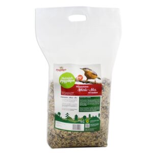 Dieser hochwertige Müsli-Mix ist das ideale Ganzjahresfutter für Wild- und Gartenvögel. Angereichert mit 4 % Insekten bietet dieses schmackhafte Streufutter nicht nur eine köstliche Mahlzeit, sondern auch einen echten Energielieferanten für Ihre gefiederten Freunde. Besonders geeignet für Weichfutter- und Körnerfresser wie Kleiber, Meisen und Spechte, sorgt dieser Müsli-Mix für eine ausgewogene Ernährung das ganze Jahr über. Die sorgfältig ausgewählten Inhaltsstoffe wie Getreide, Nüsse, Beeren sowie hochwertige Öle und Fette machen dieses Futter zu einer erstklassigen Wahl für alle Vogelliebhaber. Verwöhnen Sie Ihre Vögel mit diesem nährstoffreichen Futter und unterstützen Sie ihre Vitalität und Lebensfreude!