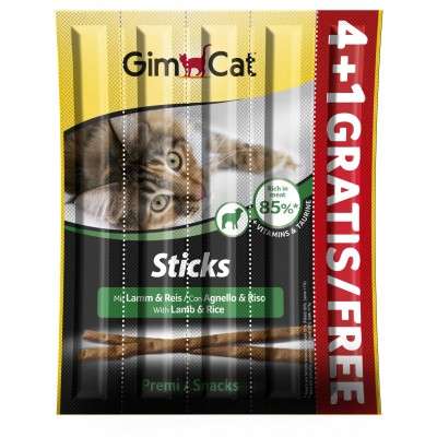 GimCat Sticks bieten Ihrer verwöhnten Katze ein außergewöhnliches Geschmackserlebnis mit 4+1 Portionen extra Kauspaß. Diese hochwertigen Snacks sind mit schmackhaftem Lamm und Reis veredelt und enthalten wertvolle Vitamine sowie Taurin, die zur Gesundheit Ihrer Katze beitragen. Als Ergänzungsfuttermittel sind sie ideal für Katzen jeden Alters und sorgen für eine ausgewogene Ernährung. Die Zusammensetzung umfasst 85 % Fleisch und tierische Nebenerzeugnisse (davon 14 % Lamm), 4 % Reis sowie Mineralstoffe und pflanzliche Nebenerzeugnisse. Mit einem hohen Proteingehalt von 34 % und einem Fettgehalt von 20 % bieten diese Sticks nicht nur einen köstlichen Snack, sondern auch die nötige Energie für aktive Katzen. Füttern Sie Katzenkinder ab dem 4. Monat mit 0,5 - 1 Stick pro Tag und Erwachsenen Katzen 1 - 2 Sticks täglich. Achten Sie darauf, stets frisches Wasser bereitzustellen, um die Gesundheit Ihrer Katze zu unterstützen. Entdecken Sie den besten Kauspaß für Ihre Katze mit GimCat Sticks!