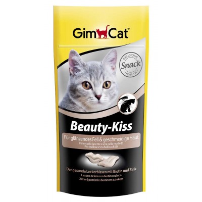 GimCat Beauty-Kiss ist das ideale Ergänzungsfuttermittel für Katzen, das Biotin, Zink und essentielle B-Vitamine enthält. Diese wertvolle Kombination unterstützt ein glänzendes, geschmeidiges Fell und eine gesunde Haut, besonders wichtig für langhaarige Katzen, Tiere im Fellwechsel sowie Zucht- und Ausstellungstiere. Zink spielt eine entscheidende Rolle im Stoffwechsel und sollte regelmäßig zugeführt werden, da es nicht ausreichend im Körper gespeichert wird. Unser Produkt enthält keine Konservierungsstoffe, Geschmacksverstärker oder Farbstoffe, was es zu einer gesunden Wahl für Ihre Katze macht. Die Zusammensetzung umfasst hochwertige Milch- und Molkereierzeugnisse, Öle, Fette sowie pflanzliche Nebenerzeugnisse. Füttern Sie täglich 2-4 Beauty-Kiss direkt oder unter das Futter gemischt, um die Gesundheit Ihrer Katze zu fördern und ihr Wohlbefinden zu steigern. Entscheiden Sie sich für GimCat Beauty-Kiss – für ein gesundes und strahlendes Katzenleben!