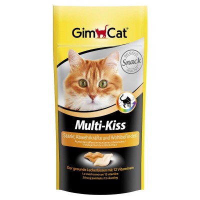 GimCat Multi-Kiss ist ein hochwertiges Ergänzungsfuttermittel für Katzen, das 12 lebenswichtige Vitamine und Taurin enthält. Diese wertvollen Inhaltsstoffe stärken die natürlichen Abwehrkräfte Ihrer Katze und fördern ihre Vitalität. Das enthaltene Prebiotikum TGOS (Trans-Galaktooligosaccharid) unterstützt das Wachstum der guten Bakterien im Darm und trägt zu einem gesunden biologischen Gleichgewicht bei, was das Wohlbefinden Ihrer Katze steigert. Dieses Multivitamin ist frei von Konservierungsstoffen und Geschmacksverstärkern, ballaststoffreich und ohne Zuckerzusatz – ideal für eine ausgewogene Ernährung. Die Zusammensetzung umfasst hochwertige Milchprodukte, Eier, pflanzliche Nebenerzeugnisse und Mineralstoffe. Für die tägliche Fütterung empfehlen wir, je nach Bedarf 2-4 Multi-Kiss direkt oder über das Futter zu geben, wobei die Gabe aufgrund des höheren Vitamin D3-Gehalts auf maximal 10 % der Tagesration beschränkt werden sollte. Sorgen Sie für die Gesundheit und das Wohlbefinden Ihrer Katze mit GimCat Multi-Kiss – die beste Wahl für eine vitale und glückliche Katze!
