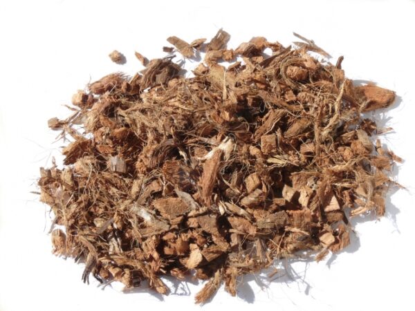 Die Hugro® Kokos Streu ist das perfekte natürliche Kleintierstreu für alle kleinen Haustiere und bietet zahlreiche Vorteile für Ihre Tiere. Diese hochwertige Einstreu ist besonders staubarm und sorgt für eine hohe Feuchtigkeitsbindung, wodurch die Gefahr von Schimmelbildung minimiert wird – ein entscheidender Vorteil für Außengehege. Dank ihrer ansprechenden Optik ist die Kokos Streu nicht nur funktional, sondern auch dekorativ. Zudem ist sie umweltfreundlich und kann problemlos über den Biomüll entsorgt werden. Wählen Sie die Hugro Kokos Streu in einem praktischen 100 Liter-Gebinde für eine saubere und gesunde Umgebung für Ihre Kleintiere!