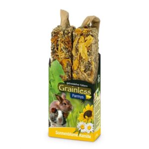 FARMYs Grainless Sonnenblume-Kamille ist das ideale Ergänzungsfuttermittel für Zwergkaninchen, Meerschweinchen, Ratten, Hamster, Mäuse, Chinchillas und Degus. Dieses hochwertige, getreidefreie Futter kombiniert eine artgerechte Mischung aus schmackhaften Gräsern, aromatischen Kräutern, köstlichen Blüten und vitaminreichem Gemüse. Mit 100% natürlichen Zutaten, die frei von Zucker, künstlichen Farbstoffen und gentechnisch veränderten Inhaltsstoffen sind, unterstützt es die Gesundheit Ihres Haustieres optimal. Der hohe Rohfasergehalt fördert die Verdauung und den Zahnabrieb, während die calciumarme Rezeptur für eine ausgewogene Ernährung sorgt. JR Farm garantiert beste bayerische Qualität durch eigene landwirtschaftliche Ernte und leidenschaftliche Tierpflege. Verwöhnen Sie Ihre kleinen Lieblinge mit diesem gesunden und schmackhaften Futter!