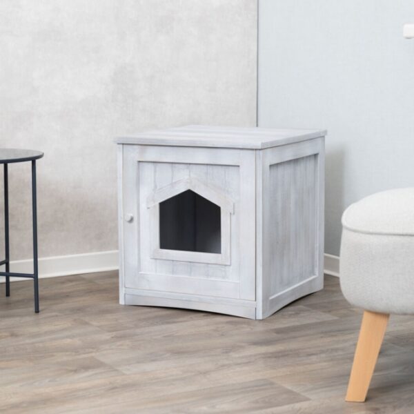 Verleihen Sie Ihrem Zuhause mit diesem eleganten Katzentoilettenversteck aus lackiertem Sperrholz in Vintage-Optik einen Hauch von Stil und Funktionalität. Dieses praktische Möbelstück ist nicht nur ideal zum Verbergen einer Katzentoilette, sondern verhindert auch das Austreten von Katzenstreu, was die Reinigung erleichtert. Mit einer Tür mit Magnetverschluss ist der Zugang für Ihre Katze einfach und sicher. Zudem kann das Versteck auch als gemütliches Schlafhaus genutzt werden. Es ist passend für die Trixie Katzentoilette Classic mit Rand und hat die Maße von ca. 49 × 51 × 51 cm. In einem ansprechenden Grauton fügt es sich harmonisch in jede Wohnungseinrichtung ein. Investieren Sie in Qualität und Stil für Ihr Zuhause und schaffen Sie einen sauberen, einladenden Raum für Ihre Katze!