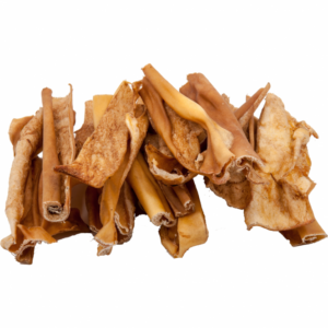 Pferdhaut ist ein hochwertiger, proteinreicher Snack, der sich ideal für Hunde mit Nahrungsmittel-Unverträglichkeiten oder Magen-Darm-Empfindlichkeiten eignet. Sie ist leicht verdaulich, kalorienarm und enthält kein Cholesterin, was sie zu einer gesunden Belohnungsalternative macht. Beim Kauen werden die Zähne effektiv gereinigt, das Zahnfleisch massiert und die Kaumuskeln gestärkt. Unsere Pferdhaut wird schonend getrocknet und bietet eine nahrhafte, lang haltbare Option im Vergleich zu frischem Fleisch vom Metzger – ohne künstliche Farbstoffe und Konservierungsstoffe. Lagern Sie das Produkt kühl und trocken, um die Qualität zu erhalten. Mit einem hohen Proteingehalt von 80,10% und nur 4,80% Fett ist dieser Snack eine ausgezeichnete Ergänzung zur gewohnten Hauptnahrung. Stellen Sie stets ausreichend Wasser zur Verfügung, um die Gesundheit Ihres Hundes zu unterstützen.