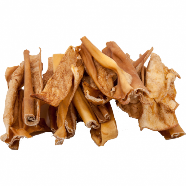 Pferdhaut ist ein hochwertiger, proteinreicher Snack, der sich ideal für Hunde mit Nahrungsmittel-Unverträglichkeiten oder Magen-Darm-Empfindlichkeiten eignet. Sie ist leicht verdaulich, kalorienarm und enthält kein Cholesterin, was sie zu einer gesunden Belohnungsalternative macht. Beim Kauen werden die Zähne effektiv gereinigt, das Zahnfleisch massiert und die Kaumuskeln gestärkt. Unsere Pferdhaut wird schonend getrocknet und bietet eine nahrhafte, lang haltbare Option im Vergleich zu frischem Fleisch vom Metzger – ohne künstliche Farbstoffe und Konservierungsstoffe. Lagern Sie das Produkt kühl und trocken, um die Qualität zu erhalten. Mit einem hohen Proteingehalt von 80,10% und nur 4,80% Fett ist dieser Snack eine ausgezeichnete Ergänzung zur gewohnten Hauptnahrung. Stellen Sie stets ausreichend Wasser zur Verfügung, um die Gesundheit Ihres Hundes zu unterstützen.