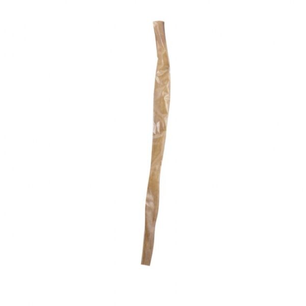 Unsere Rinderkopfhaut ist der ideale Belohnungssnack für Hunde und besteht aus 100% natürlichem Trockenfleisch. Dieser herzhafte und magerer Leckerbissen ist nahrhaft, leicht verdaulich und perfekt für kleine Rassen sowie große Hunde geeignet. Beim Zerkauen wird nicht nur das Zahnfleisch massiert, sondern auch die Zähne von Belägen befreit und die Kaumuskeln gestärkt. Die Rinderkopfhaut wird schonend getrocknet und stellt eine hervorragende Alternative zu frischen Fleischteilen dar, da sie eine längere Haltbarkeit bietet und einen angenehmen Geruch hat. Frei von künstlichen Farbstoffen und Konservierungsstoffen, ist dieser Snack eine gesunde Ergänzung zur täglichen Hauptnahrung. Achten Sie darauf, immer ausreichend frisches Wasser zur Verfügung zu stellen!