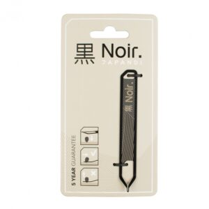 Der Noir Japandi Zeckenentferner aus hochwertigem Edelstahl ist der ideale Begleiter für Mensch und Tier, um Zecken schnell und präzise zu entfernen. Mit seinem innovativen Design ermöglicht dieser präzise Zeckenentferner eine sichere Anwendung, da die Ziehbewegung verhindert, dass der Körper der Zecke abgerissen wird. So reduzieren Sie das Risiko, dass die Zecke ihren Mageninhalt mit gefährlichen Bakterien in Ihren Körper entleert. Entfernen Sie Zecken umgehend, um ernsthaften Erkrankungen wie Borreliose oder Zeckenenzephalitis vorzubeugen. Der Zeckenentferner hat praktische Maße von 10 x 1,4 cm und ist leicht zu transportieren – ideal für unterwegs. Vertrauen Sie auf die Top-Qualität dieses Zeckenentferners für eine sichere und effektive Zeckenentfernung!
