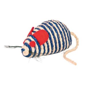 Diese hochwertige Sisal-Maus ist das perfekte Spielzeug für Ihre Katze und bietet nicht nur Spaß, sondern unterstützt auch effektiv die Krallenpflege. Hergestellt aus natürlichem, robustem Sisal, hilft sie dabei, die schuppige Oberschicht der Krallen zu entfernen und verhindert so das Einwachsen der Katzenkrallen. Die enthaltene, spielanregende Kräutermischung (Catnip) sorgt für langanhaltenden Spielspaß und regt die Neugier Ihrer Katze an. Mit einer praktischen Rassel ausgestattet, wird dieses Spielzeug schnell zum Lieblingsaccessoire Ihrer Katze. Die Größe beträgt ca. 10 cm (ohne Schwanz) und ist in diversen Farben erhältlich – eine Farbwahl ist leider nicht möglich, da die Farbe je nach Lagerbestand ausgewählt wird. Gönnen Sie Ihrer Katze ein Spielzeug, das sowohl unterhaltsam als auch nützlich ist!