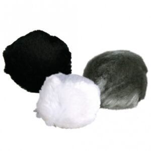 Dieser hochwertige Plüschspielzeug für Katzen besteht aus strapazierfähigem Polyester und ist mit einer klingenden Schelle sowie hochwertigem Catnip gefüllt, um das Spielvergnügen Ihrer Katze zu maximieren. Mit einem Durchmesser von ca. 3 cm ist es perfekt für kleine Pfoten und sorgt für stundenlangen Spielspaß. Das Spielzeug ist in verschiedenen Farben erhältlich, wobei die genaue Farbwahl je nach Lagerbestand erfolgt. Gönnen Sie Ihrer Katze dieses attraktive Spielzeug, das nicht nur für Unterhaltung sorgt, sondern auch die natürlichen Instinkte Ihrer Katze anregt. Ideal für aktive und neugierige Katzen, die gerne spielen und erkunden!
