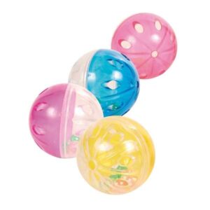 Diese bunten Rasselbälle von Trixie sind das perfekte Spielzeug für Ihre Katze und sorgen für stundenlangen Spaß. Mit ihrem rasselnden Geräusch wecken sie den natürlichen Spieltrieb Ihrer Katze und fördern gleichzeitig ihre Bewegungsfreude. Das Set enthält vier hochwertige Kunststoff-Bälle in verschiedenen Farben, die jeweils einen Durchmesser von ca. 4,5 cm haben. Diese Rasselbälle sind nicht nur unterhaltsam, sondern auch ideal für aktive Katzen, die gerne spielen und jagen. Bitte beachten Sie, dass die Farbe der gelieferten Artikel von dem abgebildeten Farbbeispiel abweichen kann. Gönnen Sie Ihrer Katze dieses günstige und qualitativ hochwertige Spielzeug für mehr Freude und Abwechslung im Alltag!