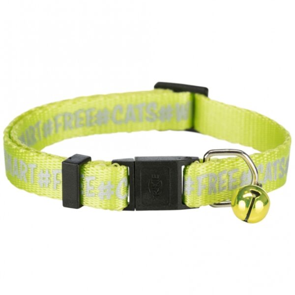 Das hochwertige Katzenhalsband aus strapazierfähigem Nylon ist mit reflektierenden Aufdrucken ausgestattet, die für zusätzliche Sicherheit bei Dämmerung und Nacht sorgen. Es verfügt über einen praktischen Snap & Easy Sicherheitsschnellverschluss, der ein einfaches An- und Ablegen ermöglicht, sowie ein Glöckchen, das Ihnen hilft, Ihre Katze im Blick zu behalten. Mit einer stufenlosen Verstellbarkeit von ca. 19,5 bis 30,5 cm passt das Halsband optimal an den Hals Ihrer Katze und bietet hohen Tragekomfort. Dieses Katzenhalsband ist in verschiedenen Farben erhältlich, wobei die Farbwahl je nach Lagerbestand erfolgt. Setzen Sie auf Qualität und Sicherheit für Ihre Katze mit diesem stilvollen und funktionalen Halsband!