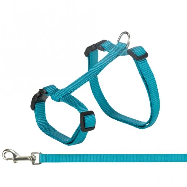 Dieser hochwertige Katzenharnesser ist speziell für große Katzen konzipiert und bietet optimalen Komfort und Sicherheit. Mit einem stufenlos verstellbaren Gurtband, das sich perfekt an den Bauchumfang von ca. 34-57 cm anpasst, sorgt er für eine individuelle Passform. Die Breite von 13 mm und die 1,20 m lange Leine bieten zusätzliche Flexibilität und Bewegungsfreiheit beim Spazierengehen. Dank der praktischen Schnappverschlüsse ist das Anlegen und Abnehmen besonders einfach. Bitte beachten Sie, dass die verfügbaren Farben je nach Lagerbestand variieren können. Investieren Sie in diesen praktischen Katzenharnesser für große Katzen, um gemeinsame Abenteuer in der Natur zu genießen!
