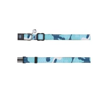 Entdecken Sie unser hochwertiges Katzenhalsband aus robustem Nylon, das mit einem stylischen Camouflage-Muster bedruckt ist. Dieses praktische Halsband ist mit einem Snap & Easy Sicherheitsverschluss ausgestattet, der für zusätzliche Sicherheit sorgt. Es lässt sich stufenlos von 21 bis 31,5 cm verstellen, sodass es perfekt an den Hals Ihrer Katze angepasst werden kann. Das Katzenhalsband ist in verschiedenen Farben erhältlich, wobei die genaue Farbwahl je nach Lagerbestand variiert. Setzen Sie auf Qualität und Stil für Ihre Katze – mit unserem modischen und funktionalen Katzenhalsband sind Sie bestens ausgestattet!