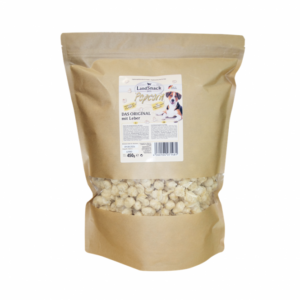 Entdecken Sie den idealen Snack für Ihren Hund: Unser LandSnack Popcorn besteht zu 100 % aus hochwertigem USA-Langkornreis und enthält weniger als 1 % Fett. Diese zuckerfreien und glutenfreien Happen sind perfekt als Belohnung beim Training oder für zwischendurch geeignet. Besonders für Allergiker und Diabetiker ist dieser kalorienarme Snack eine ausgezeichnete Wahl, da er frei von Weizen und Zucker ist. Die Zusammensetzung umfasst 99,0 % Langkornreis und 1,0 % Geflügelleberextrakt, was ihn zu einem schmackhaften Ergänzungsfuttermittel macht. Sorgen Sie für eine gesunde Ernährung Ihres Hundes und bieten Sie ihm täglich zwischen 5 und 20 Happen an, während frisches Trinkwasser stets bereitstehen sollte.