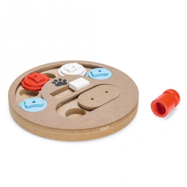Entdecken Sie das Karlie Hundespielzeug Doggy Brain Train Boney, das speziell für Welpen entwickelt wurde und ideal für die mentale Stimulation ist. Mit diesem hochwertigen Intelligenzspielzeug kann Ihr Welpe spielerisch nach leckeren Hundeleckerlis suchen und gleichzeitig seine Nase trainieren. Die Schieber und Deckel aus robustem Holz ermöglichen es, die Leckerlis sicher zu verstecken, was das Spiel noch spannender macht. Die kompakten Maße von ca. 23 x 23 x 2,5 cm machen es perfekt für kleine Hunde. Fördern Sie das geistige Wachstum Ihres Welpen mit diesem tollen und günstigen Spielzeug, das Spaß und Lernen kombiniert!