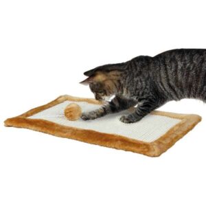 Diese vielseitige Kratzmatte für Katzen ist der perfekte Ort, um die Krallen Ihrer Katze zu wetzen. Sie kann flexibel an beliebiger Stelle platziert oder sogar aufgehängt werden. Mit einem weichen Plüschrand und einem Spielzeug am Gummiband bietet sie nicht nur Funktionalität, sondern auch Spaß für Ihre Katze. Das Wetzen der Krallen ist für die Gesundheit Ihrer Katze unerlässlich, um zu verhindern, dass Möbel oder Tapeten beschädigt werden. Hergestellt aus natürlichem Sisal, einer robusten Faser, hilft diese Matte, die schuppige Oberschicht der Krallen zu entfernen und das Einwachsen der Krallen zu vermeiden. Die Maße der Kratzmatte betragen 55 x 35 cm und sie ist in einem eleganten Braunton erhältlich. Sorgen Sie für das Wohlbefinden Ihrer Katze mit dieser hochwertigen Kratzmatte!