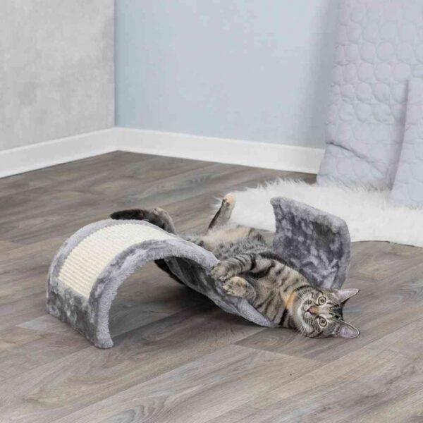 Das Wetzen der Krallen ist für Katzen unerlässlich, um Schäden an Möbeln und Tapeten zu vermeiden. Unser hochwertiger Kratzbaum aus robustem Sisal bietet Ihrer Katze das perfekte Kratzmaterial, um die schuppige Oberschicht der Krallen zu entfernen und ein Einwachsen der Krallen zu verhindern. Die innovative Wellenform sorgt für abwechslungsreiche Spielmöglichkeiten und dient gleichzeitig als gemütlicher Ruheplatz oder Höhle. Dieser Kratzbaum ist für Katzen jeden Alters geeignet und überzeugt durch seine Kombination aus weichem Plüsch und strapazierfähigem Sisal. Mit den kompakten Maßen von ca. 50 x 29 x 18 cm und in elegantem Grau ist er eine stilvolle Ergänzung für jedes Zuhause. Investieren Sie in die Gesundheit und das Wohlbefinden Ihrer Katze mit diesem hochwertigen Kratzmöbel!