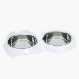 Schnurrhaarfreundlicher Futternapf mit niedlichem Design für Katzen Ideal für Trocken- und Nassfutter Flaches, schnurrhaarfreundliches Design mit rutschfester Halterung Inklusive Reservenapf für zusätzlichen Komfort Hochwertiger, spülmaschinengeeigneter Edelstahl Kapazität pro Napf: 200 ml Erhältlich als Einzel- oder Doppel-Napf Der Catit Futternapf wurde speziell für eine angenehme Fütterung deiner Katze entwickelt. Mit seinem flachen Design berührt der Napf nicht die empfindlichen Schnurrhaare, was das Fressen für deine Samtpfote komfortabler macht. Dank seiner ergonomischen Form kann deine Katze eine natürliche Haltung beim Fressen einnehmen. Dieser hochwertige Futternapf aus Edelstahl ist nicht nur langlebig, sondern auch leicht zu reinigen und hygienisch. Ob für Trocken- oder Nassfutter, der Catit Napf ist der perfekte Begleiter für jede Mahlzeit. Wähle zwischen dem Einzel- oder Doppel-Napf und sorge dafür, dass deine Katze jeden Tag die richtige Portion erhält – in einem Fressnapf, den sie lieben wird. Achte auf das schnurrhaarfreundliche Design und die rutschfeste Halterung, damit der Napf auch bei lebhaften Katzen an Ort und Stelle bleibt. Investiere in die Gesundheit und das Wohlbefinden deiner Katze mit diesem praktischen und stilvollen Futternapf!