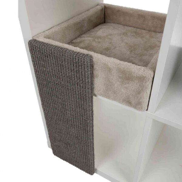 Dieser stilvolle und praktische Katzenkratzbaum ist perfekt für Ihr Zuhause und bietet Ihrer Katze einen gemütlichen Rückzugsort. Der Plüsch-Bezug aus hochwertigem Polyester sorgt für ein angenehmes Liegegefühl, während die Sisalkratzfläche ideal ist, um die Krallen Ihrer Katze zu pflegen und Möbel zu schützen. Der Katzenbaum ist speziell für die IKEA Kallax-Serie konzipiert und passt somit perfekt in Ihr Wohnambiente. Mit einem Wendekissen, das bei 30°C waschbar ist, bleibt die Reinigung unkompliziert. Die kompakten Maße von ca. 33 × 48 × 37 cm und die elegante Farbe lichtgrau machen diesen Kratzbaum zu einem echten Blickfang in jedem Raum. Gönnen Sie Ihrer Katze diesen hochwertigen und funktionalen Kratzbaum, der sowohl Komfort als auch Stil bietet!