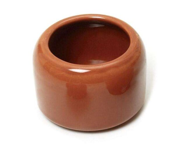 Genießen Sie die Vielseitigkeit dieses eleganten braunen Behälters mit einem Durchmesser von 5,5 cm und einem Fassungsvermögen von 150 ml. Ideal für die Aufbewahrung von Lebensmitteln, Gewürzen oder kleinen Gegenständen, bietet dieser hochwertige Behälter eine praktische Lösung für Ihren Haushalt. Sein modernes Design und die hohe Qualität machen ihn zu einem unverzichtbaren Accessoire in jeder Küche. Günstig und funktional, ist dieser Behälter perfekt für alle, die Wert auf Stil und Praktikabilität legen.