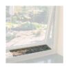 Dieses rechteckige Element für ein Fensterschutzgitter ist die ideale Lösung für Ihre Sicherheitsbedürfnisse. Hergestellt aus hochwertigem, pulverbeschichtetem Metall in elegantem Weiß, bietet es sowohl Stabilität als auch ästhetisches Design. Das Gitter kann einfach mit den beiliegenden Schrauben am Fenster befestigt oder, wenn Sie eine flexible Lösung bevorzugen, an den Fensterrahmen angeklebt werden. Mit den kompakten Maßen von 65,5 x 16 cm ist es perfekt für verschiedene Fenstergrößen geeignet. Bitte beachten Sie, dass es sich hierbei nur um ein einzelnes Element handelt – für ein vollständiges Fensterschutzgitter oder zusätzliche Seitenelemente müssen diese separat bestellt werden. Die Artikelnummer für das schräge Seitenelement lautet 4416-TRXI. Schützen Sie Ihr Zuhause mit diesem praktischen und hochwertigen Fensterschutzgitter!