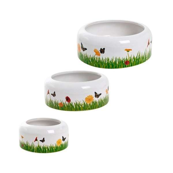 Entdecken Sie unseren stilvollen Hamsternapf, der nicht nur für Hamster, sondern auch für andere kleine Tiere wie Mäuse oder Ratten geeignet ist! Dieser Napf überzeugt durch sein modernes Design und ist aus schwerer Qualität gefertigt, was ihn besonders stabil macht. Mit einem Fassungsvermögen von ca. 180 ml bietet er ausreichend Platz für Futter oder Wasser. Zudem ist der Hamsternapf spülmaschinengeeignet und verfügt über einen praktischen Hohlrand, der das Fressen erleichtert. Wählen Sie diesen hochwertigen Napf für Ihr Haustier und genießen Sie die Kombination aus Funktionalität und ansprechendem Aussehen!