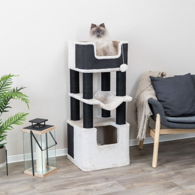Entdecken Sie den perfekten Katzenbaum, der besonders für große Katzen geeignet ist. Dieser hochwertige Katzenbaum ist mit robustem Jute (ø 5 mm) und weichem Plüsch (Polyester, 280 g/m²) ausgestattet, was für optimalen Komfort und Langlebigkeit sorgt. Die gemütliche Höhle bietet Ihrer Katze einen Rückzugsort und ist komplett mit Plüsch ausgekleidet. Zudem sind zwei Wendekissen (handwaschbar) enthalten, die zusätzlichen Komfort bieten. Mit einer Grundfläche von ca. 46 × 46 cm und einer Höhe von ca. 110 cm ist dieser Katzenbaum ideal für aktive Katzen, die gerne klettern und spielen. Die stabilen Stämme (ø 9 cm) garantieren eine sichere Nutzung. In einem eleganten Lichtgrau fügt sich dieser Katzenbaum harmonisch in jedes Zuhause ein. Gönnen Sie Ihrer Katze den besten Rückzugsort mit diesem stilvollen und funktionalen Katzenbaum!