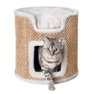 Der Cat Tower Ria ist die perfekte Lösung für Katzenliebhaber, die ihren Samtpfoten ein komfortables Zuhause bieten möchten. Dieser multifunktionale Katzenbaum kombiniert die Vorteile eines Kratzbaums, einer Katzenhöhle und eines Kuschelbettchens – ideal für jede Katze. Der mit hochwertigem Plüsch bezogene Cat Tower bietet eine großzügige Sisalkratzfläche, die viel Platz zum Krallenschärfen bietet und somit die Krallen Ihrer Katze gesund hält. Die gepolsterten Liegeplatten und das kuschelige Wendekissen auf der oberen Etage sorgen für optimalen Komfort und laden zum Entspannen und Träumen ein. Das praktische Wendekissen kann ganz einfach per Handwäsche gereinigt werden, was die Pflege erleichtert. Mit einem Durchmesser von ca. 37 cm und einer Höhe von ca. 37 cm passt dieser lichtgraue Cat Tower perfekt in jede Wohnung und bietet Ihrer Katze einen stilvollen Rückzugsort. Gönnen Sie Ihrer Katze diesen hochwertigen Cat Tower Ria für ein glückliches und entspanntes Zuhause!