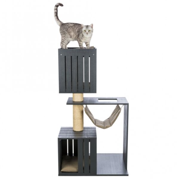 Entdecke den nordischen Stil für dein Wohnzimmer mit dem BE NORDIC Kratzbaum Freia, der nicht nur eine ideale Ausruh- und Klettergelegenheit für deine Katze bietet, sondern auch als stilvolles Möbelstück in deinem Wohnbereich glänzt. Der Kratzbaum überzeugt durch seine hochwertige Verarbeitung mit sandfarbenem Canvas und anthrazit lackiertem Sperrholz, die ein maritimes Ambiente schaffen. Mit zwei gemütlichen Höhlen, die mit Wendekissen ausgestattet sind, einer komfortablen Hängematte und einem kuscheligen Bett auf der oberen Etage, bietet er deinem Haustier zahlreiche Rückzugsmöglichkeiten. Zusätzlich sorgen die robusten Kratz- und Kletterflächen aus Sisal für stundenlangen Spielspaß und fördern die Gesundheit deiner Katze. Die großzügige Grundfläche von ca. 70 × 58 cm und eine Höhe von ca. 123 cm machen diesen Kratzbaum zu einem perfekten Mittelpunkt in jedem Katzenhaushalt. Gönne deiner Katze den besten Kratzbaum für ein glückliches und aktives Leben!