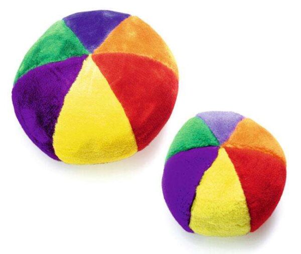 Dieser kuschelige Plüschball ist das perfekte Spielzeug für Ihren vierbeinigen Freund! Hergestellt aus hochwertigem Plüschmaterial, bietet er nicht nur stundenlangen Spielspaß, sondern ist auch besonders langlebig. Der Ball ist waschbar bis 30° C, was ihn zu einer praktischen und hygienischen Wahl für Haustierbesitzer macht. Mit integriertem Squeeker sorgt er für zusätzliche Unterhaltung und regt den Spieltrieb Ihres Haustieres an. Gönnen Sie Ihrem Liebling dieses hochwertige und günstige Spielzeug, das für Freude und Bewegung sorgt!