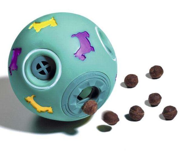 Dieser vielseitige Futterspender für Haustiere ist perfekt geeignet, um mit Leckerchen gefüllt zu werden. Die variabel dosierbare Futteröffnung sorgt dafür, dass die Snacks beim Spielen nach und nach herausfallen, was für stundenlangen Spielspaß sorgt. Mit einem Durchmesser von ca. 11,5 cm und einem aufregenden Super-Sound bietet dieser Futterspender nicht nur Unterhaltung, sondern auch eine hohe Qualität. Erhältlich in verschiedenen Farben wie pink, grün und lila, sorgt er für eine ansprechende Optik in jedem Zuhause. Bitte beachten Sie, dass eine Farbwahl aufgrund des Lagerbestands nicht möglich ist. Holen Sie sich diesen günstigen und praktischen Futterspender für Ihr Haustier und fördern Sie spielerisches Lernen!