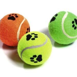 Entdecken Sie unser 3er Set Tennisbälle mit Squeeker, ideal für spielerische Stunden mit Ihrem vierbeinigen Freund! Diese hochwertigen und langlebigen Tennisbälle haben einen Durchmesser von ca. 6,5 cm und sind perfekt für Hunde, die gerne apportieren und spielen. Der integrierte Squeeker sorgt für zusätzlichen Spaß und stimuliert den Spieltrieb Ihres Haustieres. Günstig im Set erhältlich, bieten diese Bälle eine hohe Qualität und sind ein Muss für jeden Hundebesitzer, der seinem Liebling Freude bereiten möchte.