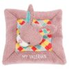 Dieses hochwertige Polyesterkissen mit Baldrian ist der perfekte Begleiter für entspannte Momente und sorgt für einen ruhigen Schlaf. Mit seinen kompakten Maßen von ca. 13 x 13 cm passt es ideal auf jedes Bett oder Sofa und bietet eine angenehme Unterstützung für Kopf und Nacken. Die beruhigende Wirkung des Baldrians macht dieses Kissen zu einer ausgezeichneten Wahl für alle, die nach einer natürlichen Lösung für besseren Schlaf suchen. Günstig in der Anschaffung, vereint es hohe Qualität und Funktionalität – ideal für jeden Haushalt, der Wert auf Entspannung legt.