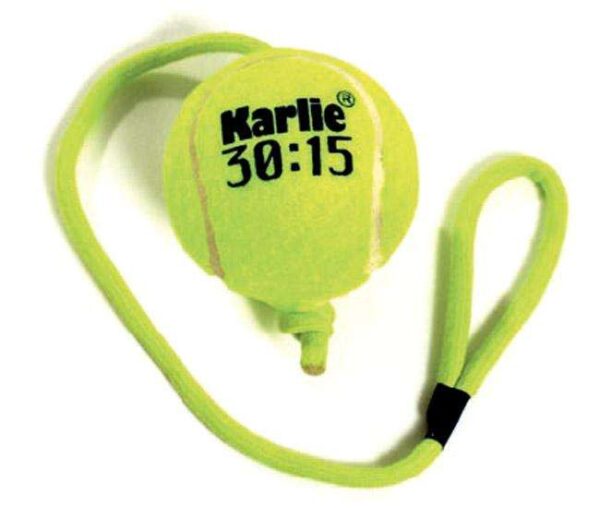 Entdecken Sie unser hochwertiges Tennisspielzeug, das bei Hunden aller Rassen äußerst beliebt ist! Perfekt geeignet zum Werfen, Apportieren und für spannende Zerrspiele, sorgt dieses Spielzeug für stundenlangen Spielspaß. Erhältlich in verschiedenen ansprechenden Formen wie Knochen, Boomerang, Stick oder Ball mit Seil, bietet es eine tolle Abwechslung für Ihren Vierbeiner. Die Tennisballartikel mit einem süßen Pfötchenaufdruck sind in verschiedenen Größen erhältlich, sodass für jeden Hund das passende Spielzeug dabei ist. Mit einem Balldurchmesser von ca. 8 cm ist dieses klassische Spielzeug ideal für aktive Hunde, die gerne spielen und toben. Bringen Sie Freude und Bewegung in den Alltag Ihres Hundes mit unserem beliebten Tennisspielzeug!