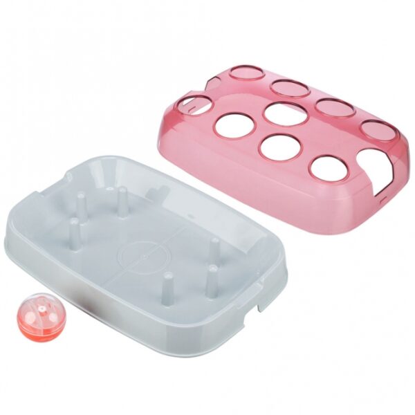 Entdecken Sie den perfekten Spielkasten für Ihre Katze ab 3 Monaten! Dieser hochwertige Spielkasten mit integriertem Snackball sorgt nicht nur für stundenlangen Spielspaß, sondern fördert auch die geistige und körperliche Aktivität Ihres Haustiers. Dank der rutschfesten Gummifüße bleibt der Kasten stabil, während Ihre Katze spielt. Hergestellt aus robustem Kunststoff, ist dieser Spielkasten nicht nur langlebig, sondern auch spülmaschinengeeignet – für eine einfache Reinigung. Mit den kompakten Maßen von ca. 33 × 23,5 cm passt er ideal in jede Wohnung. Inklusive einer hilfreichen Trainingsanleitung, um Ihrer Katze den Einstieg zu erleichtern. Gönnen Sie Ihrer Katze das beste Spielzeug für mehr Freude und Bewegung!