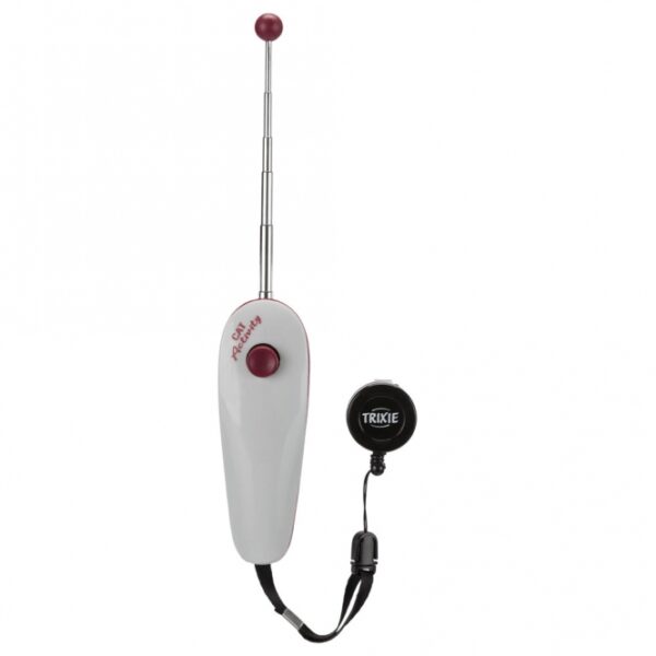 Dieser praktische Clicker für das Training von Katzen ist ein unverzichtbares Hilfsmittel für jeden Tierliebhaber. Mit einer ausziehbaren Länge von 14 bis 65 cm ermöglicht er eine flexible Handhabung und ist somit ideal für verschiedene Trainingssituationen. Die nasenfreundliche Kugel sorgt dafür, dass Ihr Haustier beim Training nicht gestört wird. Zudem verfügt der Clicker über einen Gürtelclip mit einer herausziehbaren Nylonschnur, sodass er immer griffbereit ist. Durch den Schnellverschluss lässt sich der Clip mühelos abnehmen. Inklusive ist eine Anleitung, die in Zusammenarbeit mit der Katzenexpertin Helena Dbalý erstellt wurde und wertvolle Tipps und Tricks für ein effektives Training bietet. Bitte beachten Sie, dass die Farben von der Abbildung abweichen können. Investieren Sie in diesen hochwertigen Clicker und verbessern Sie das Trainingserlebnis für Sie und Ihre Katze!