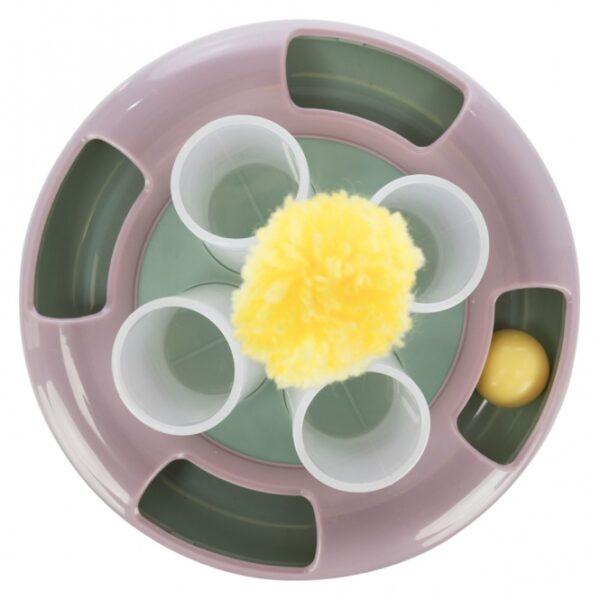 Dieses wippende Spielzeug ist das perfekte Vergnügen für Ihre Haustiere! Mit einem umlaufenden Ball und einem Spielzeug auf Spiralfeder sorgt es für stundenlangen Spielspaß. Die abnehmbaren Röhren ermöglichen es Ihrem Tier, Snacks oder kleine Spielzeuge herauszupföteln, was die Neugier und den Spieltrieb anregt. Hergestellt aus hochwertigem Kunststoff und Plüsch (Polyester) ist dieses Spielzeug nicht nur robust, sondern auch spülmaschinengeeignet für eine einfache Reinigung. Mit einem Durchmesser von ca. 18 cm ist es ideal für kleine bis mittelgroße Tiere. Gönnen Sie Ihrem Liebling dieses unterhaltsame und interaktive Spielzeug, das sowohl für geistige als auch für körperliche Anregung sorgt!
