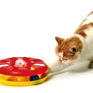 Diese hochwertige Katzen-Spielmatte mit einem Durchmesser von 24 cm ist der perfekte Ort für Ihre Katze, um zu spielen und sich zu entspannen. Ausgestattet mit einer Fellmaus und einem Ball sorgt sie für stundenlangen Spielspaß und fördert die natürliche Neugier Ihrer Katze. Die Spielmatte ist nicht nur robust, sondern auch in verschiedenen Farben erhältlich, die je nach Lagerbestand ausgewählt werden. Schenken Sie Ihrer Katze ein erstklassiges Spielvergnügen und investieren Sie in ihre Gesundheit und Zufriedenheit mit dieser praktischen und günstigen Spielmatte!